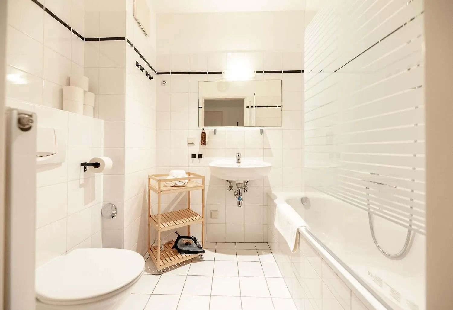 Roomy Studio For 2 - 4 In Hip Area & Free Parking Viena Apartament